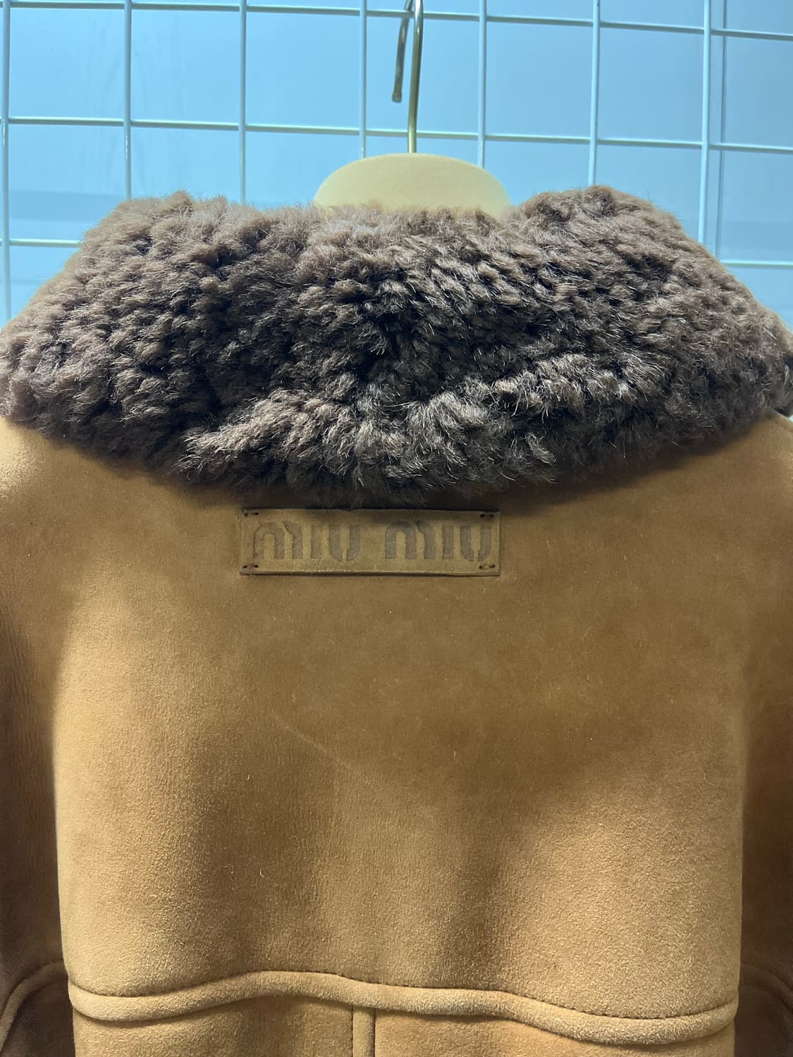 Miu miu 미우미우 무스탕 판매합니다 상품이미지4