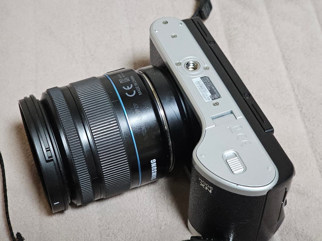 삼성 NX300M 미러리스 카메라와 18-55mm 렌즈 상품이미지8