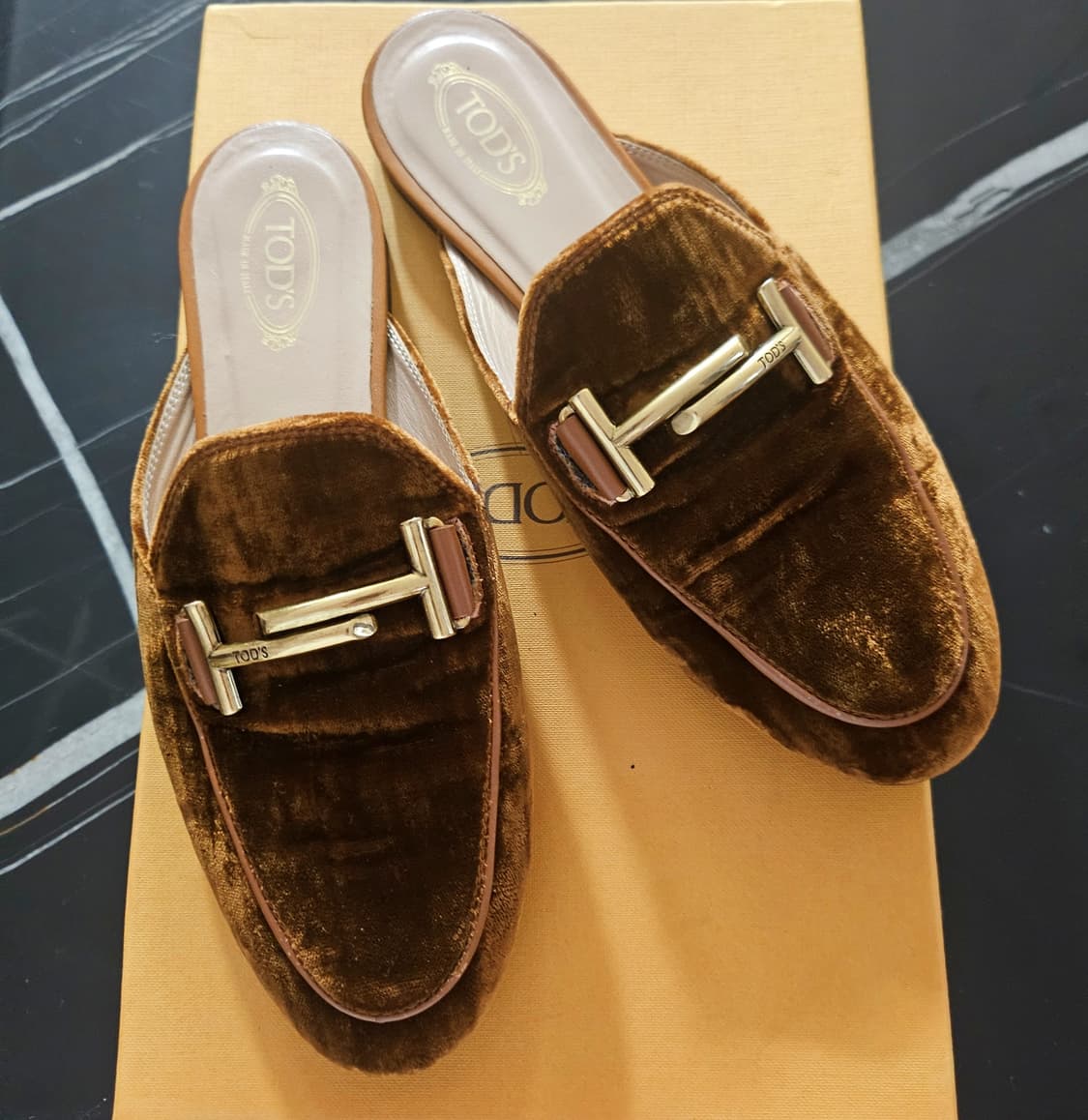 TOD'S 토즈 벨벳 블로퍼 뮬 상품이미지1