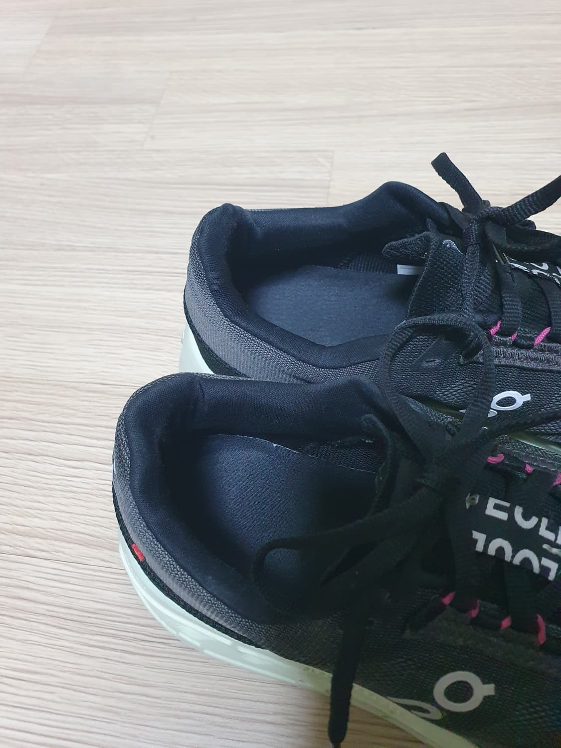 온러닝 클라우드 이클립스 러닝화 260 상품이미지8