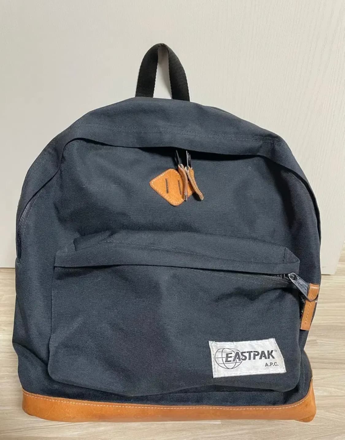 아페쎄x이스트팩 백팩 팝니다 상품이미지1