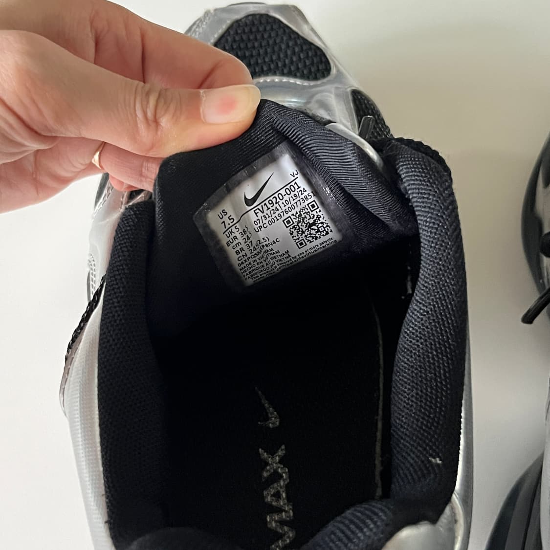 NIKE Air Max Muse Black Metallic Silver 상품이미지7