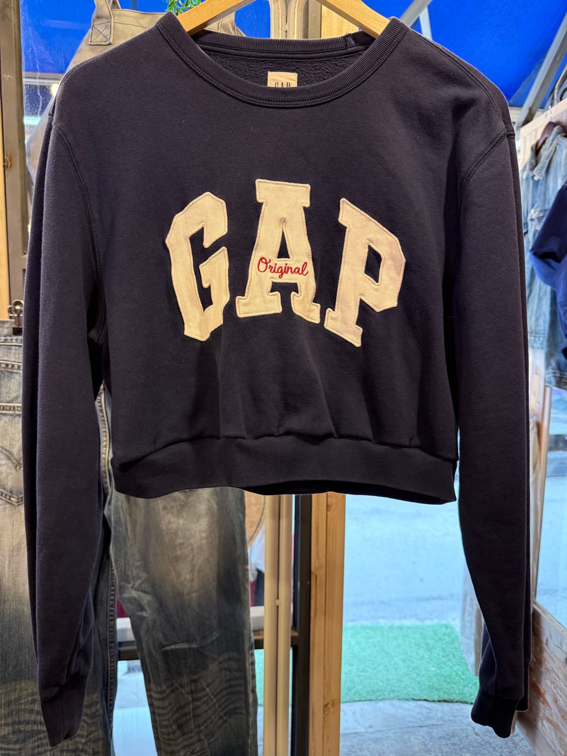 갭 오리지널 네이비 크롭 맨투맨 상품이미지1