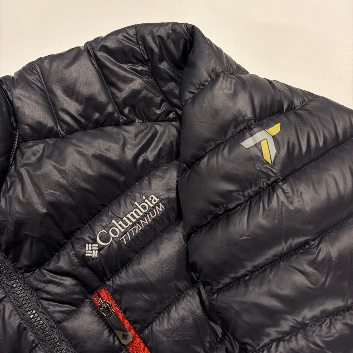 [M] 컬럼비아 티타늄 블랙 다운 경량 패딩 C23 상품이미지4