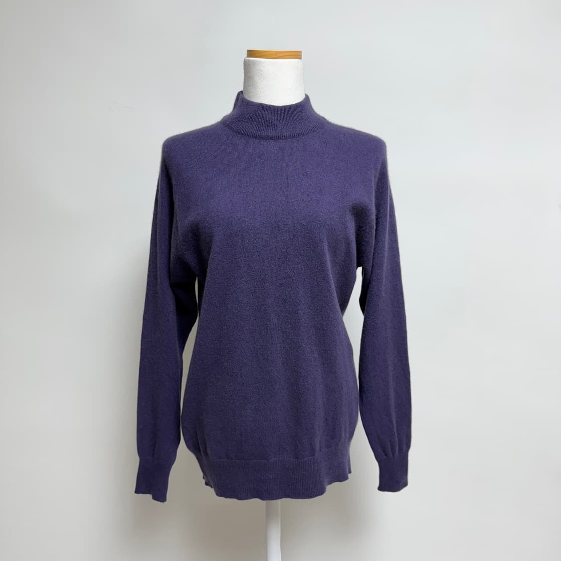 [캐시미어 100%] 딥 바이올렛 하프넥 반폴라 니트 상품이미지1