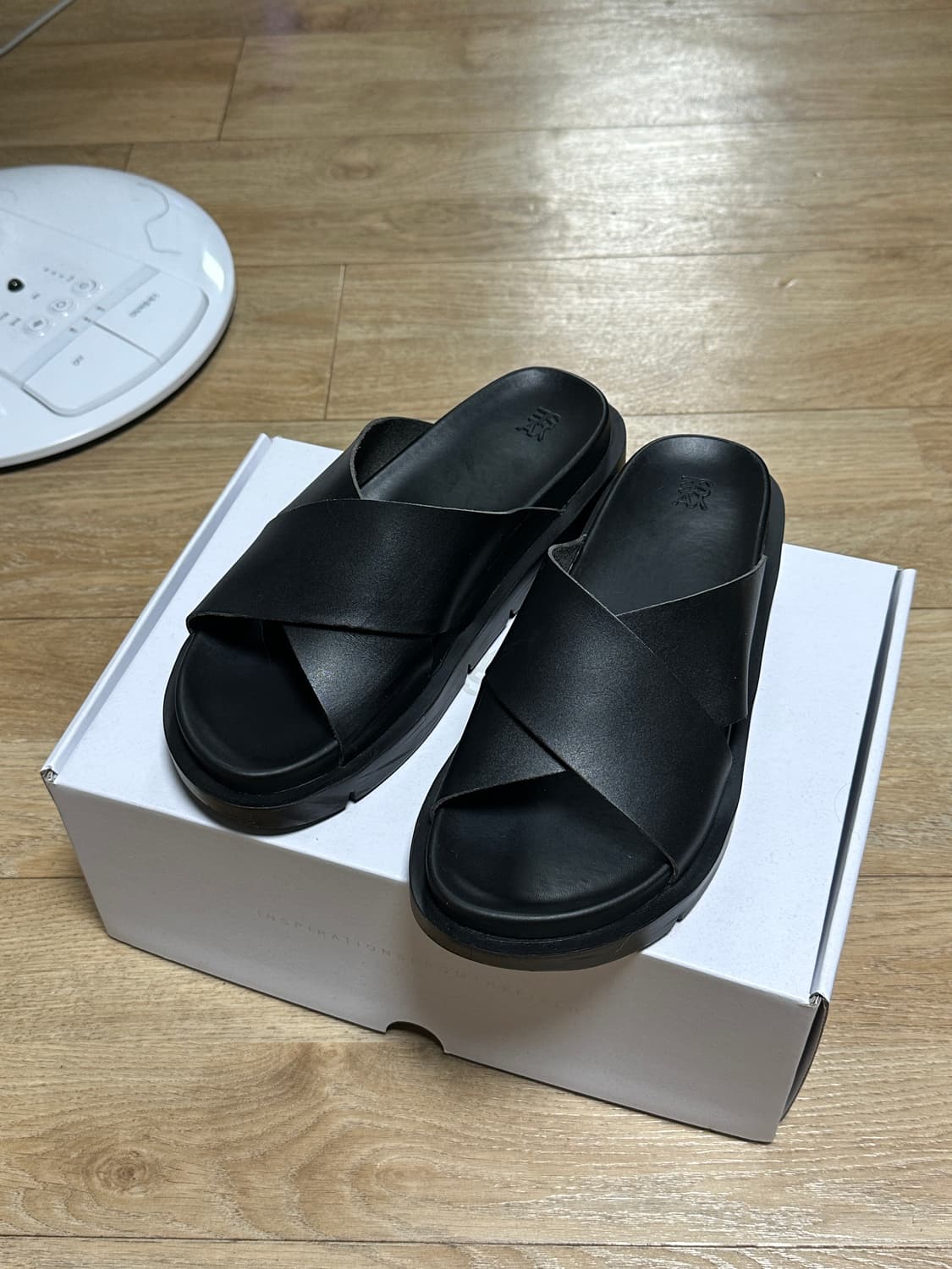 (270) 야세 오피스 슬라이드 레더 블랙 547 상품이미지3