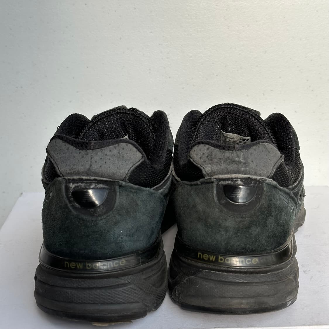New Balance 990 V4 triple black shoes 상품이미지3