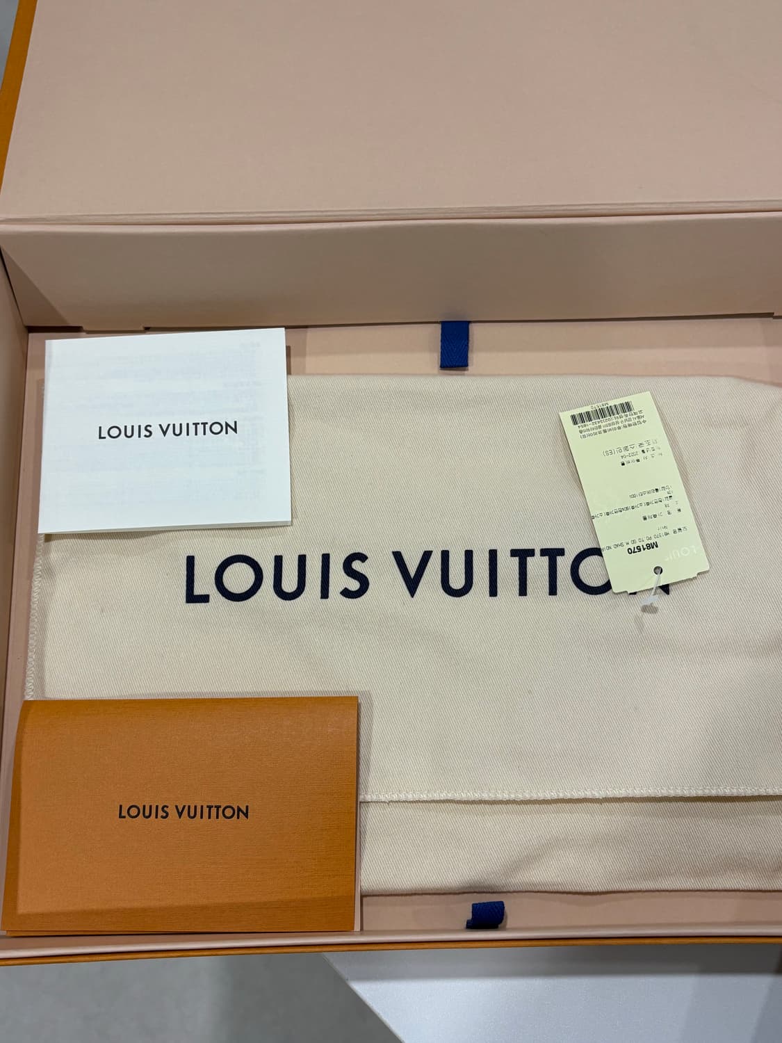 루이비통 모노그램 쉐도우 포쉐트 클러치 상품이미지4