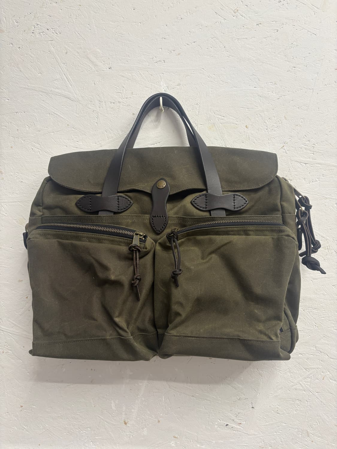 Filson 24 hour tin brief case 왁스코튼 숄더백 상품이미지1