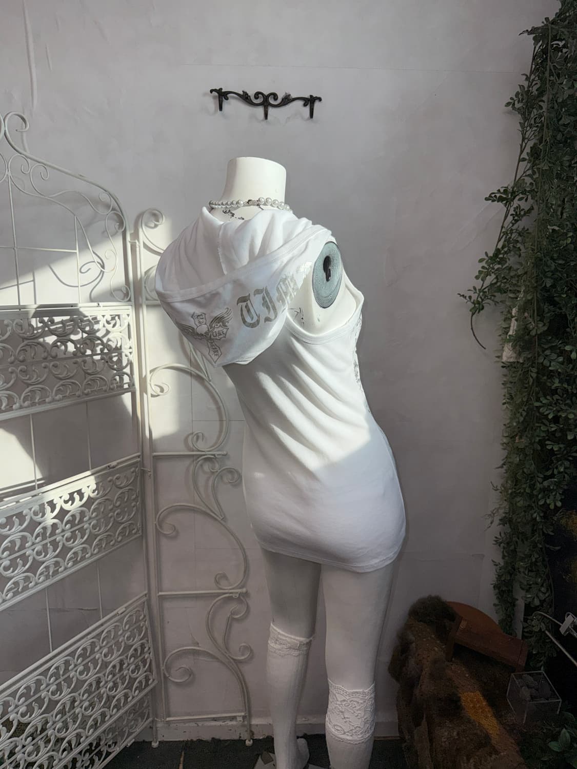 White y2k lettering graphic hood 슬리브리스 상품이미지7