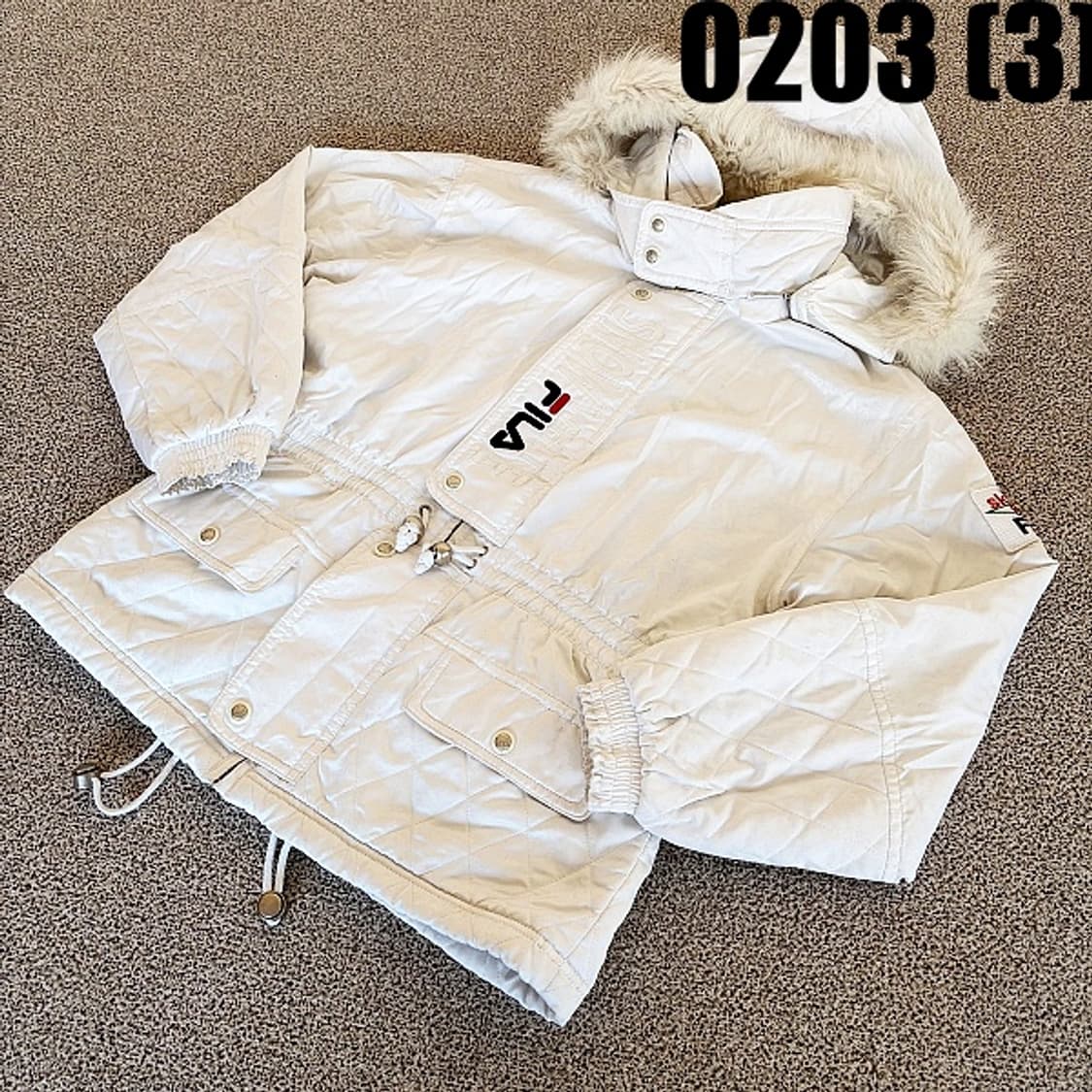 [100] 휠라 올드스쿨 화이트 후드 퍼 패딩 점퍼 상품이미지1