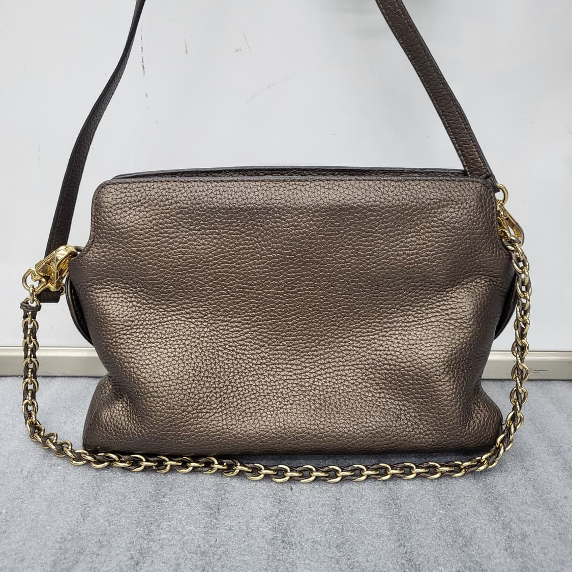 닥스 정품  숄더백 브론즈 18x28x12cm 상품이미지4