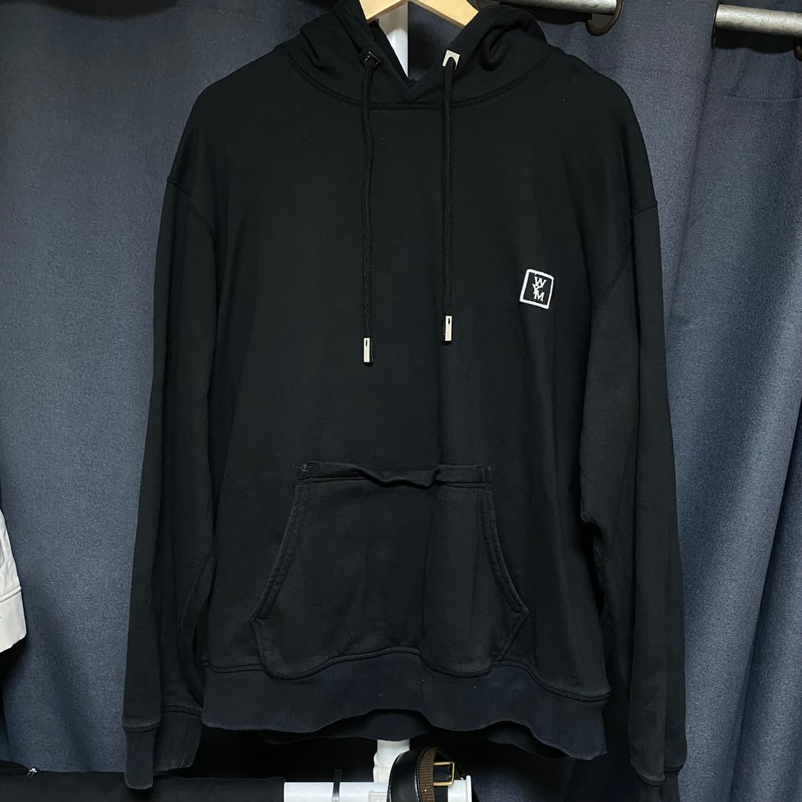 우영미 백로고 후드티 블랙 52 상품이미지1