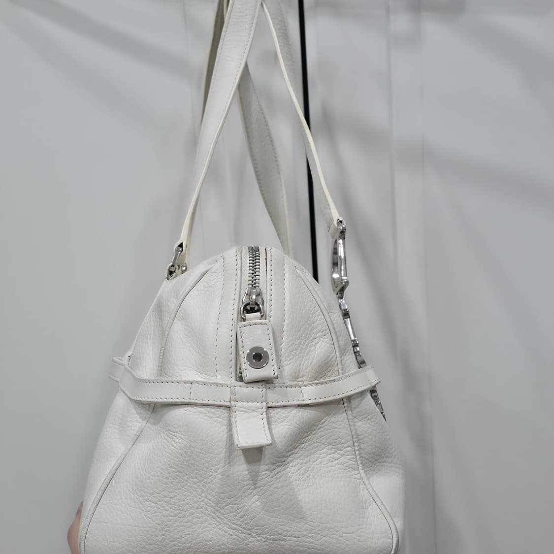 디올 dior 레터링 빅 D챰 화이트 바게트백 숄더백 토트백(y2k 감성 상품이미지5