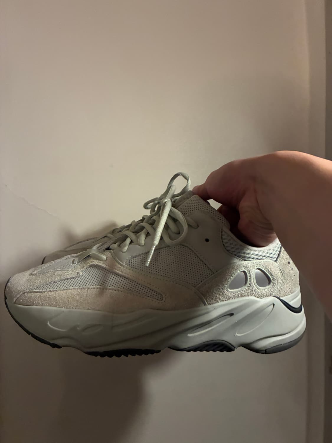 이지 부스트 700 상품이미지1