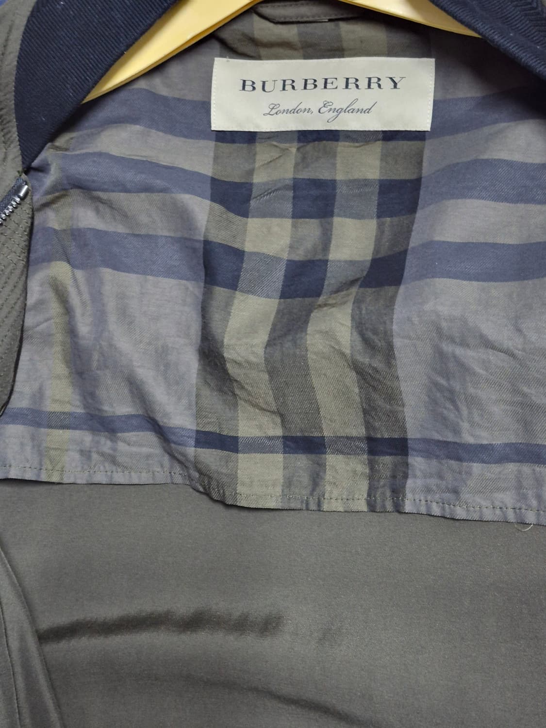 버버리 카키색 봄버 자켓 남성48  100 상품이미지4