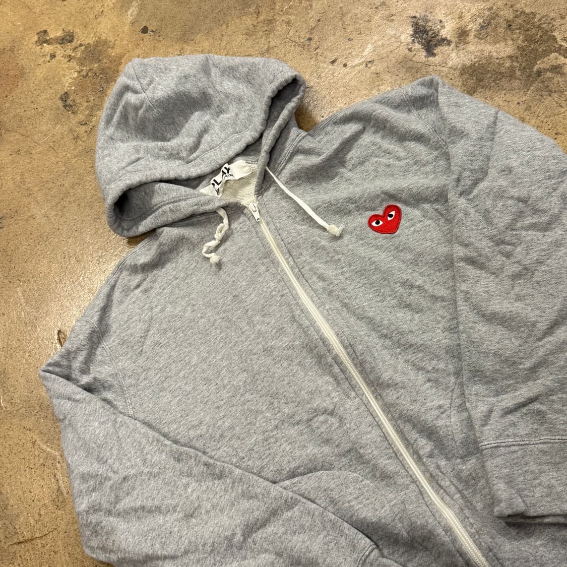 꼼데가르송 플레이 5하트 백 프린트 로고 그레이 후드집업 상품이미지1