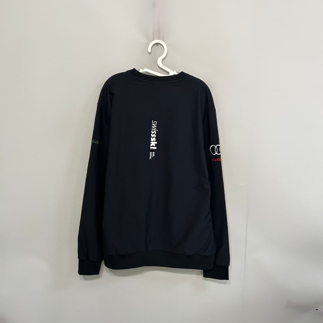 데상트 2025 스위스 스키 트레이닝 맨투맨 블랙 115 빅사이즈 상품이미지3