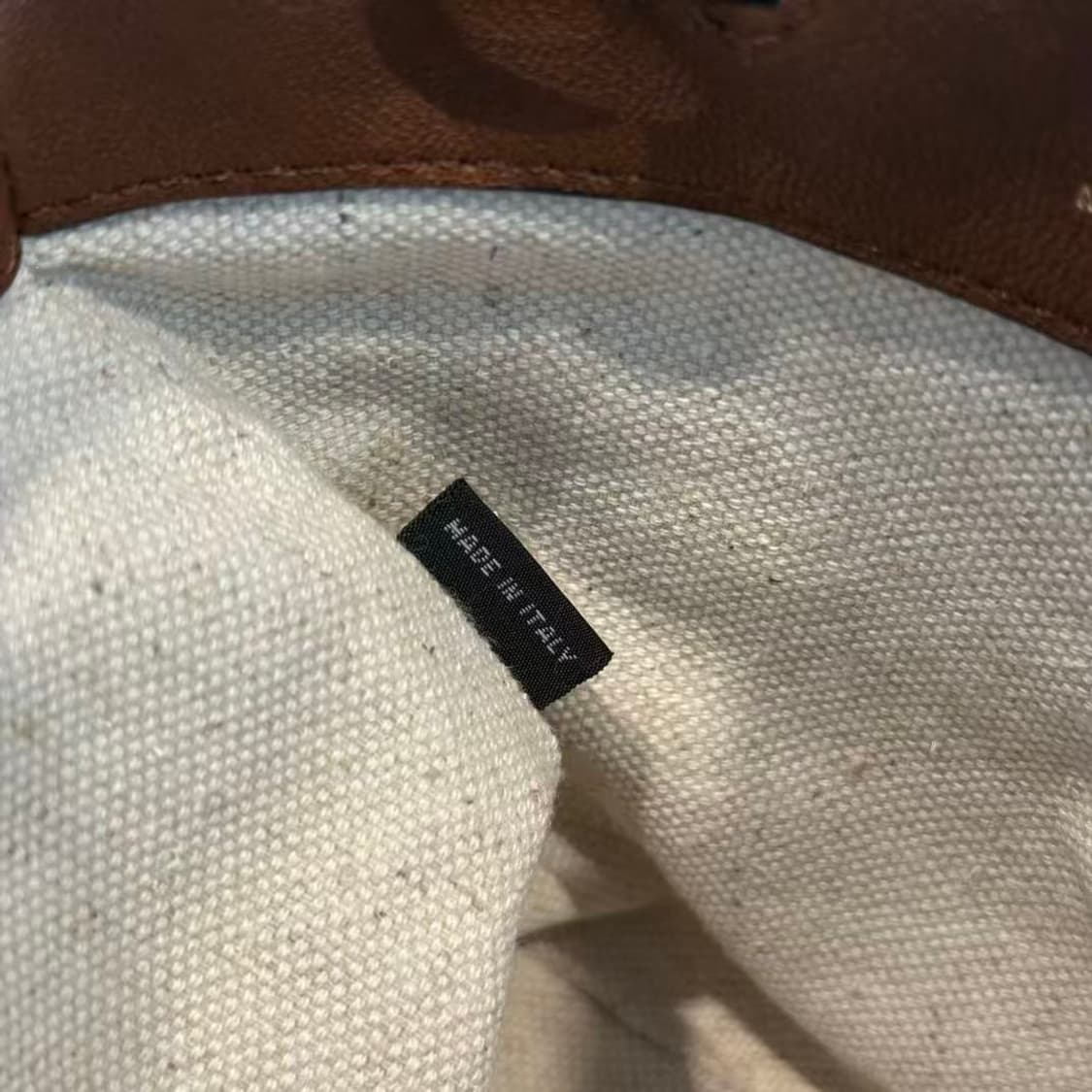 미우 미우 나파 레더 미니백 오크 상품이미지7