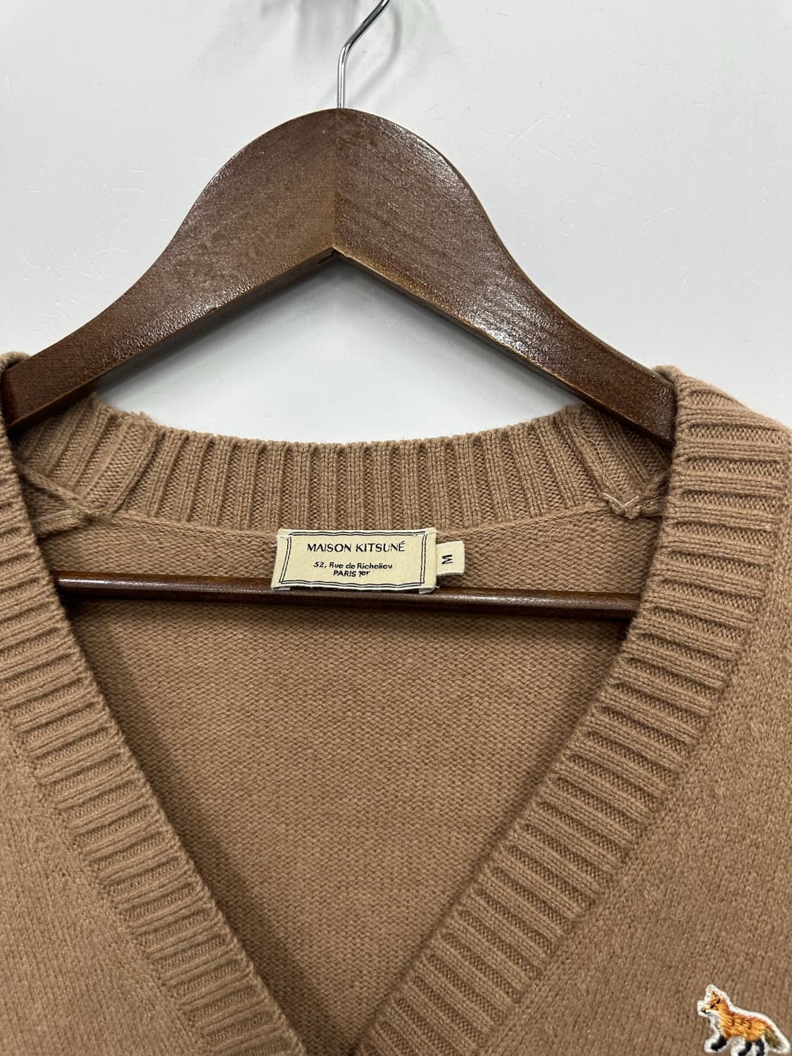 메종키츠네 베이지 가디건  상품이미지2
