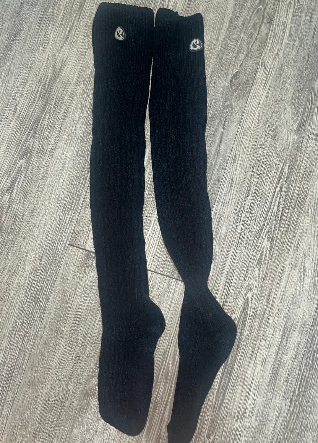 코이세이오 POMPOM OVER KNEE SOCKS BLACK 상품이미지2