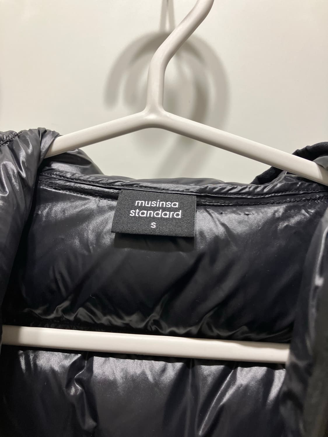 무신사스탠다드 우먼즈 후디드 셔링 경량패딩 S 상품이미지4