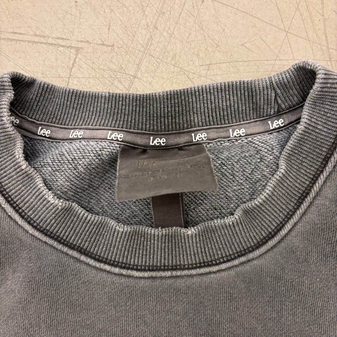 Lee 빅로고 피그먼트 크롭 맨투맨 상품이미지3