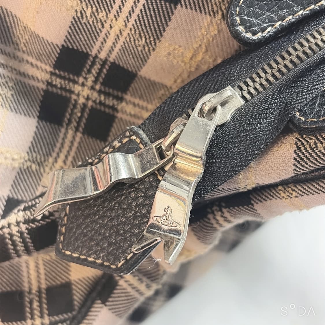 비비안웨스트우드 체크 숄더백 상품이미지8