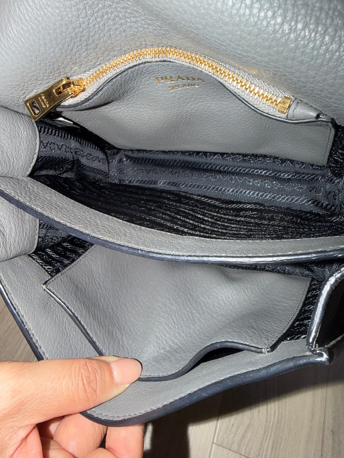 프라다 비텔로 다이노 크로스백 숄더백 그레이 상품이미지4