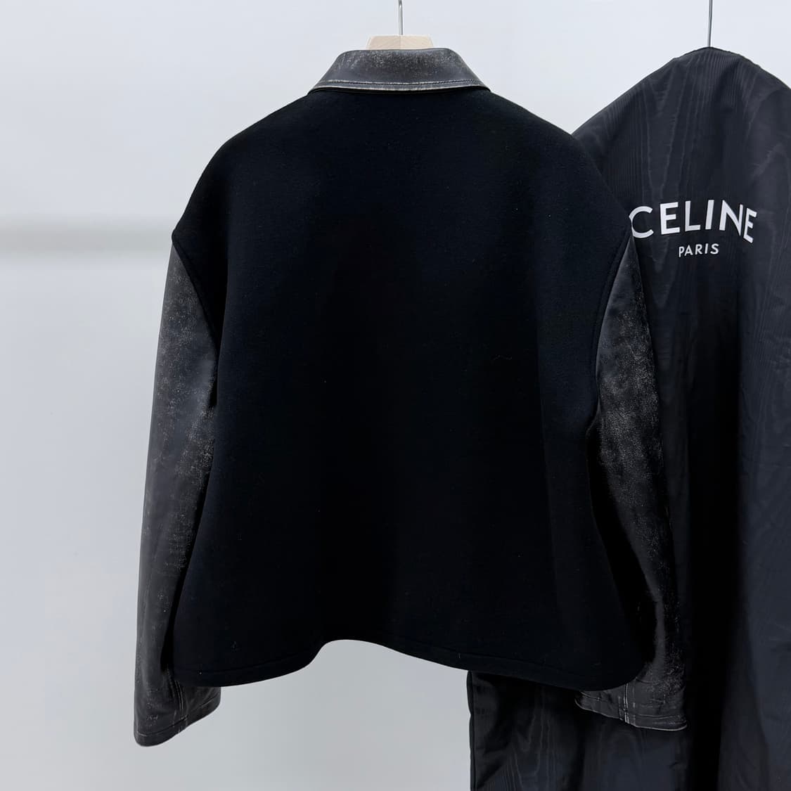 [S+급/54] 25FW 셀린느 C 로고 테디 바시티 자켓 블랙 상품이미지5