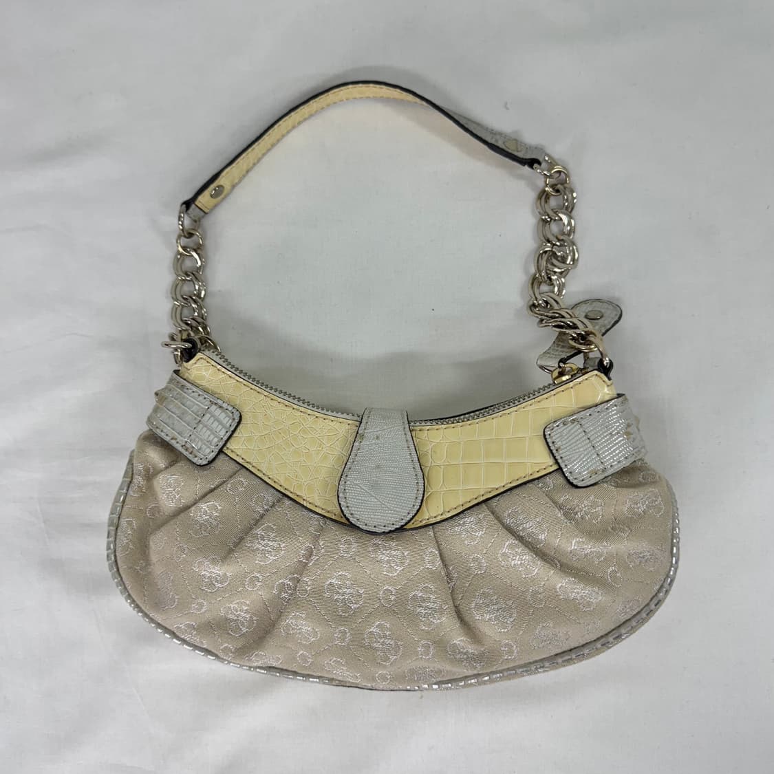 GUESS 게스 큐빅로고 미니 핸드백  상품이미지2