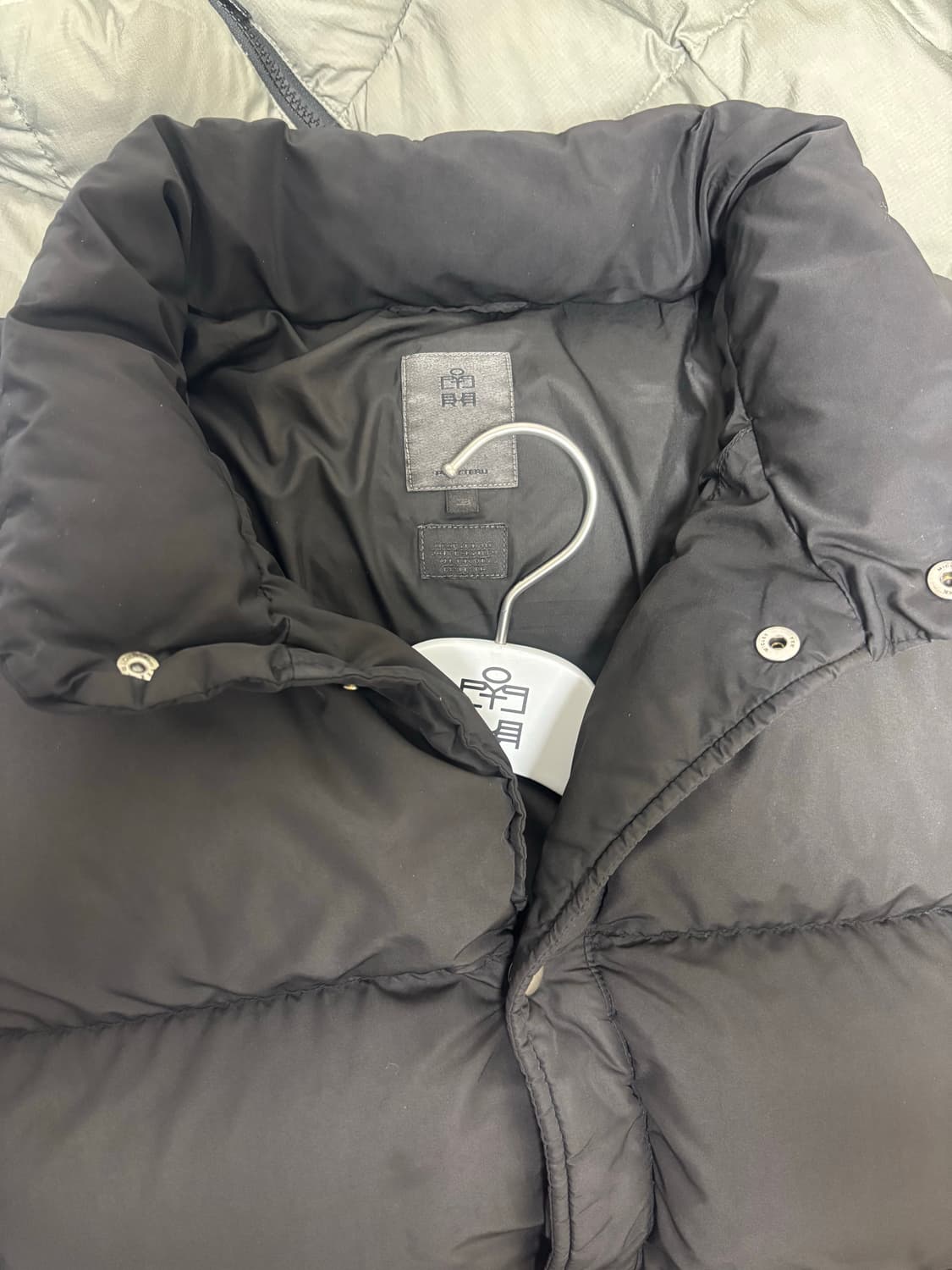 (3) 폴리테루 스냅 다운 패딩 블랙 23FW 상품이미지8