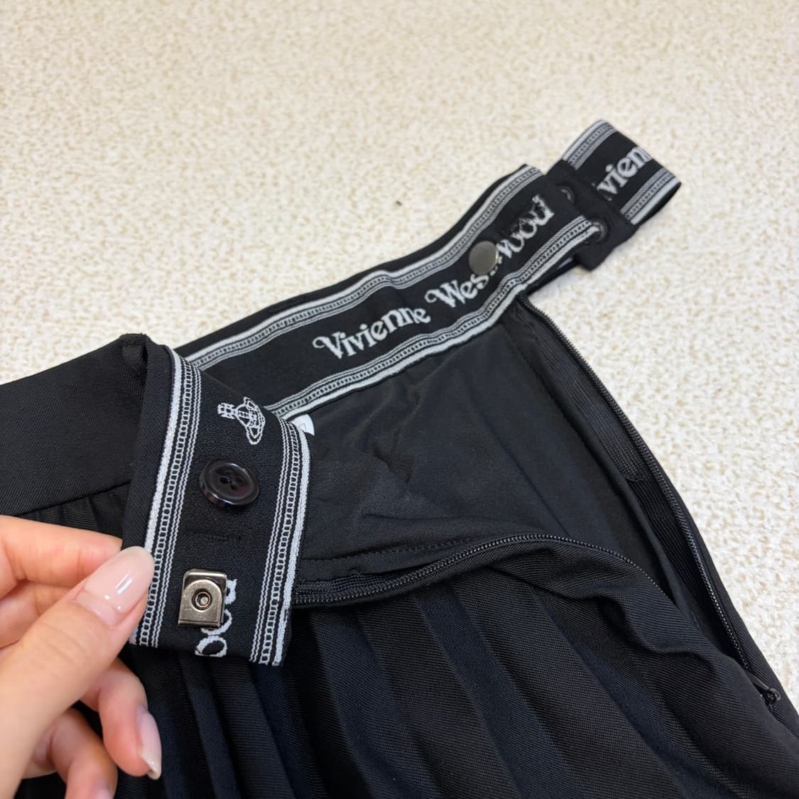 비비안웨스트우드 블랙 플리츠 미니 스커트 상품이미지5