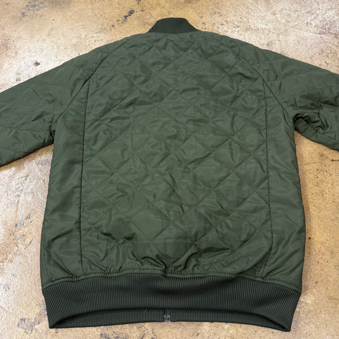 아디다스 카키 경량 숏패딩 95 상품이미지4