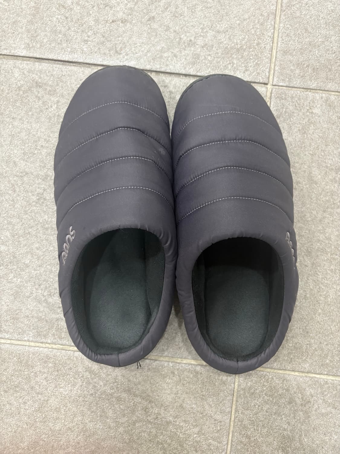 Subu(스부) 패딩 슬리퍼 스틸그레이 상품이미지1