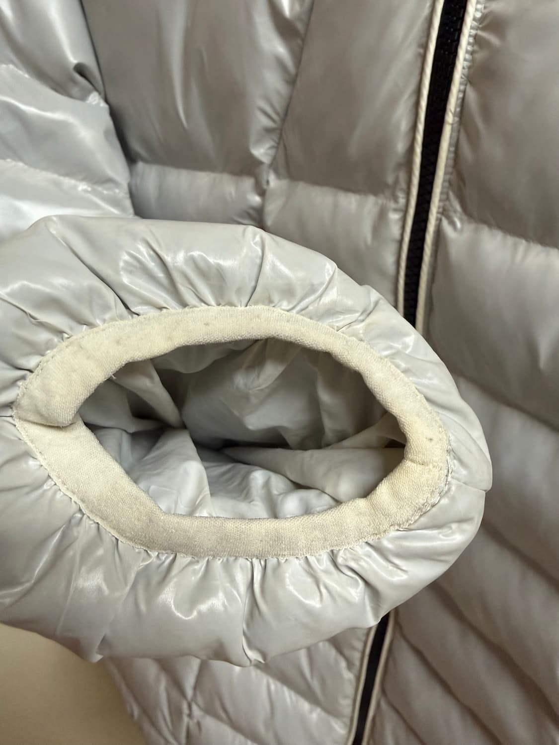 오와이 경량패딩 M 화이트 상품이미지4