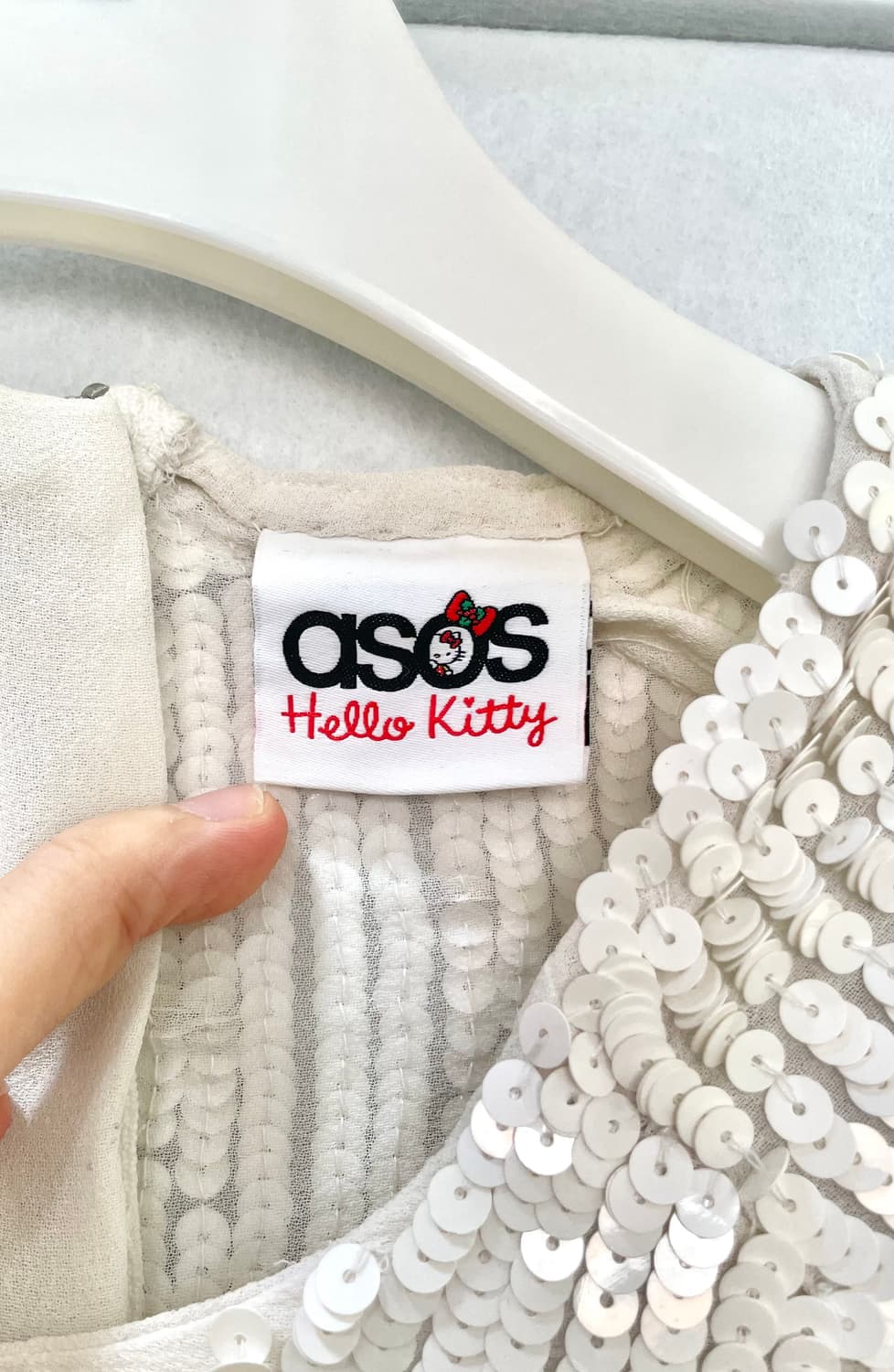 ASOS아소스 x 산리오 헬로키티 풀 시퀸 탑 상품이미지4