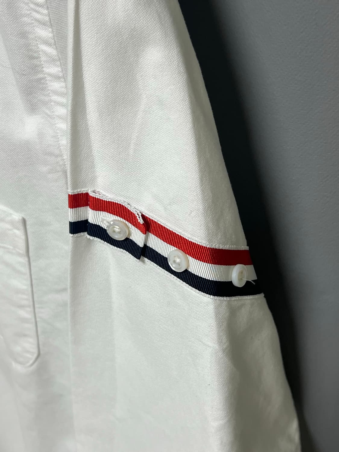 [정품] 드라이 O / 톰브라운 암밴드 셔츠 화이트 3size 상품이미지3