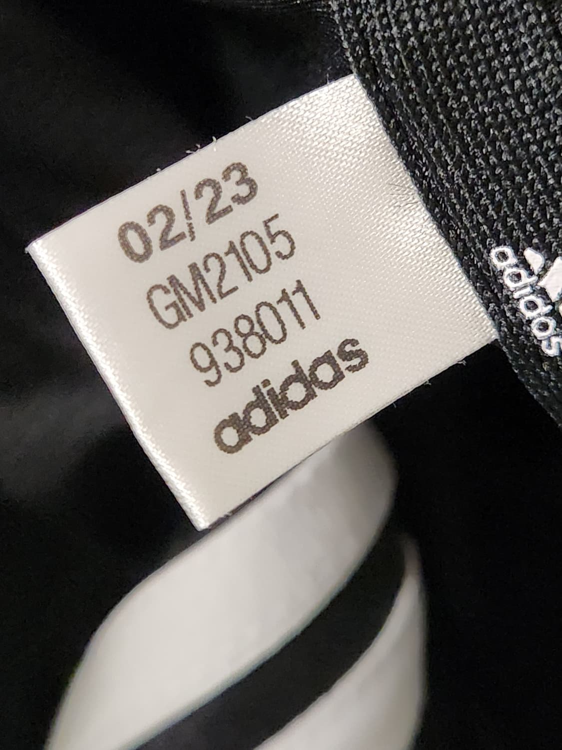 아디다스 D2삼선 반팔 기능성 티셔츠 GM2105 사이즈L

오염 하자 상품이미지8