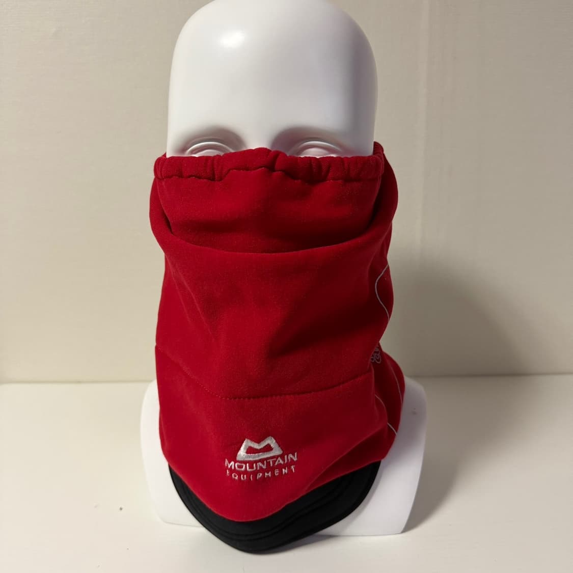 마운틴 이큅먼트 레드 넥워머 상품이미지1