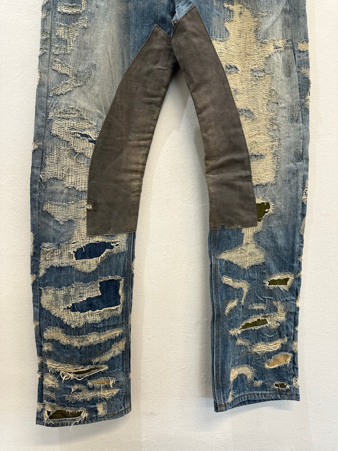 Givenchy damage detail denim pants 상품이미지3