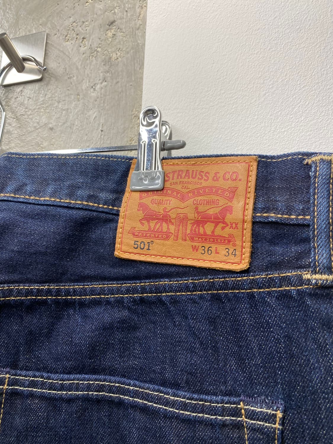 [36] Levi's 501 리바이스 레귤러 핏 데님팬츠 상품이미지3