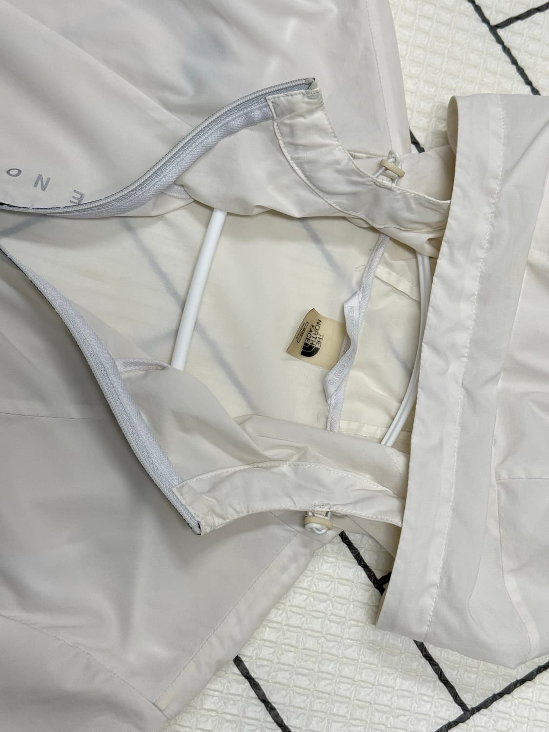 여성 90 M / 노스페이스 경량 바람막이  상품이미지4