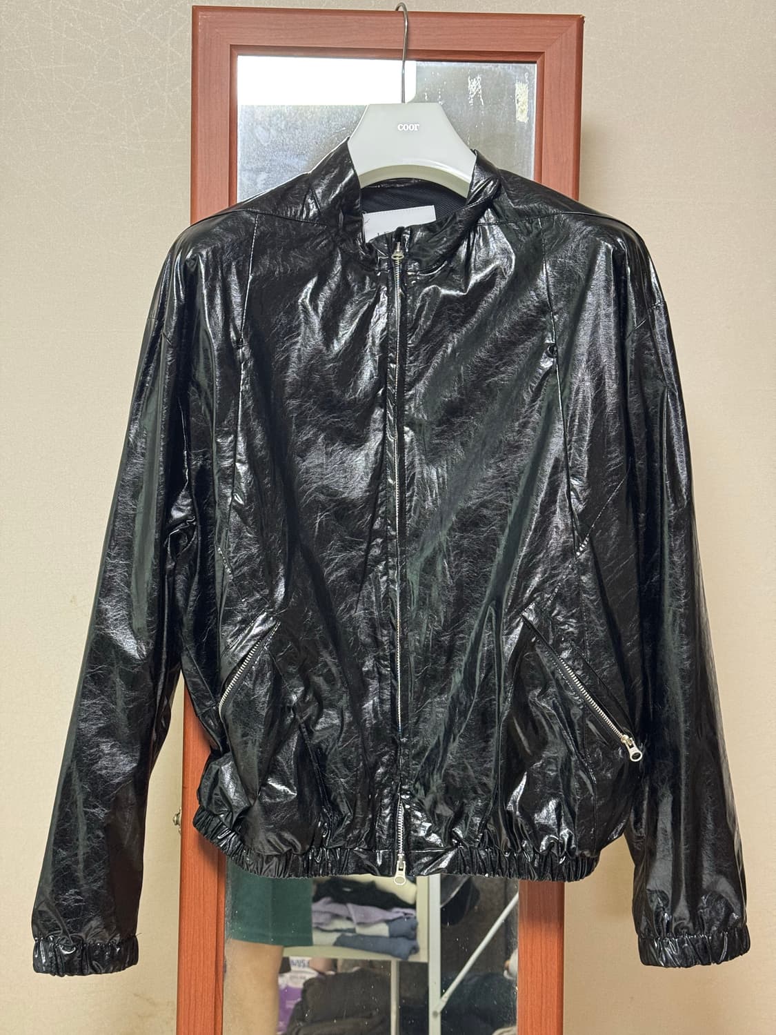 [3] 르마드 투톤 로우컷 밴딩 숏 자켓 - 블랙(크랙 레더) 상품이미지2