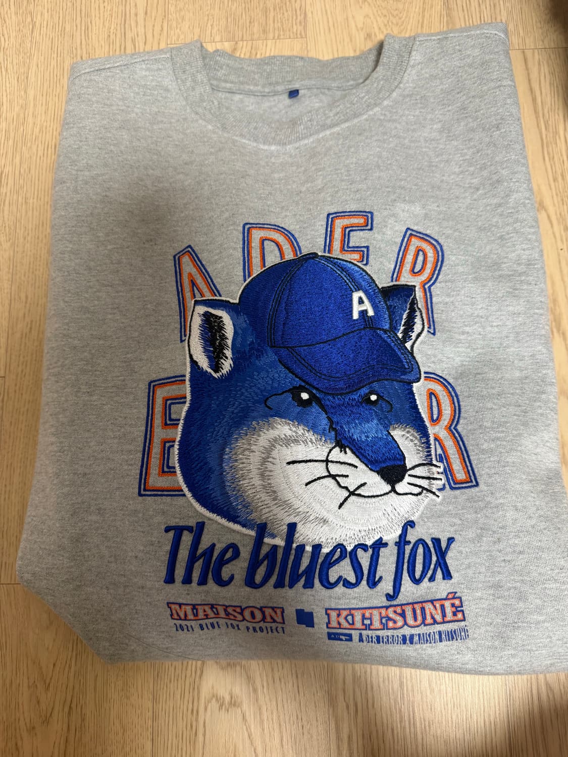 아더에러 x 메종키츠네 더 블루이스트 폭스 맨투맨 A2 상품이미지1
