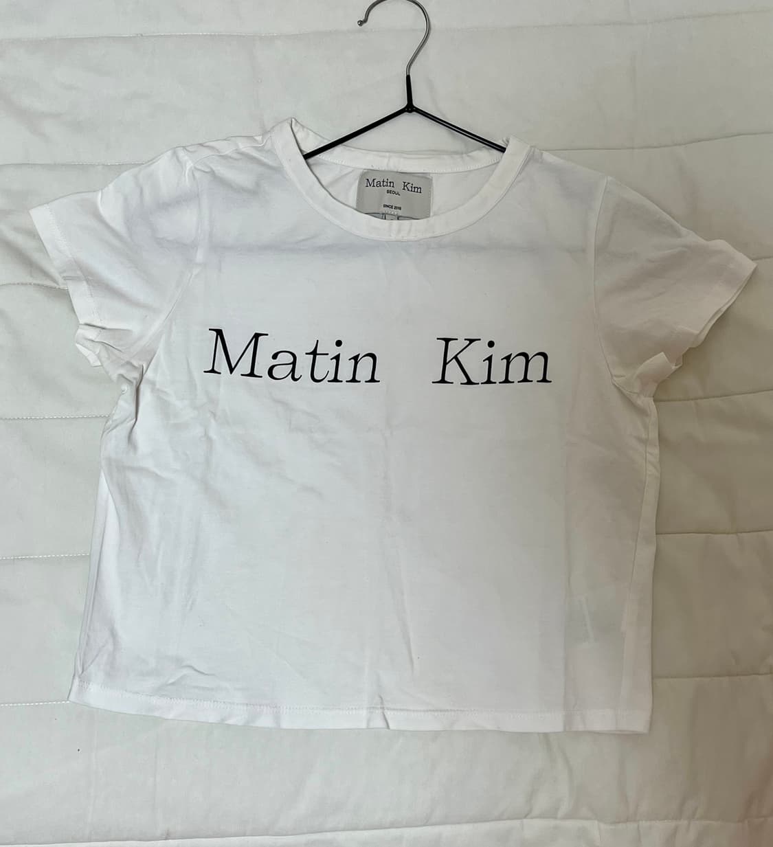 마뗑킴 로고 크롭탑 화이트 상품이미지1