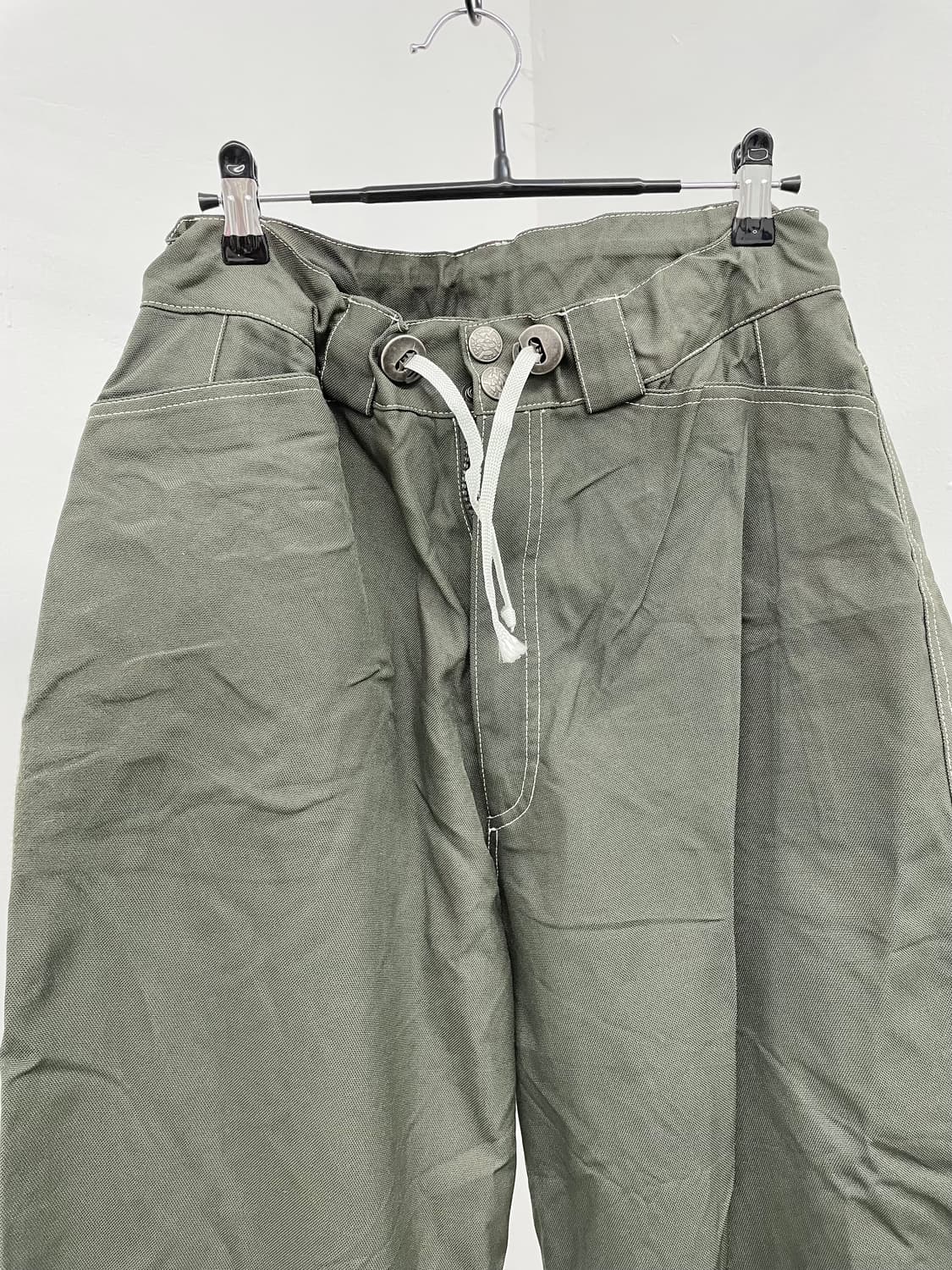 카키 스트링 버튼 스티치 팬츠 상품이미지4