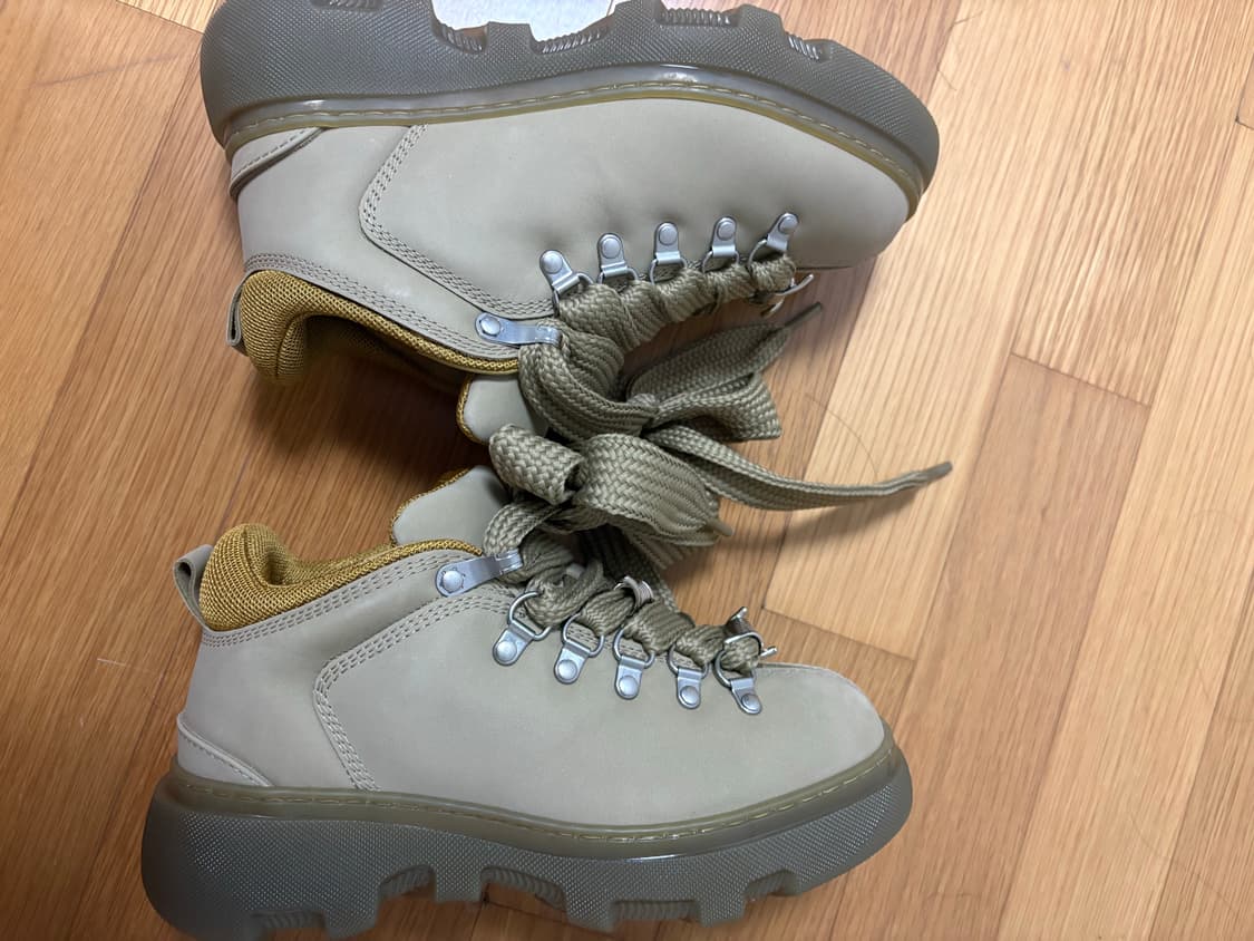 [새상품, 240]버버리 누벅 트렉 부츠 상품이미지6