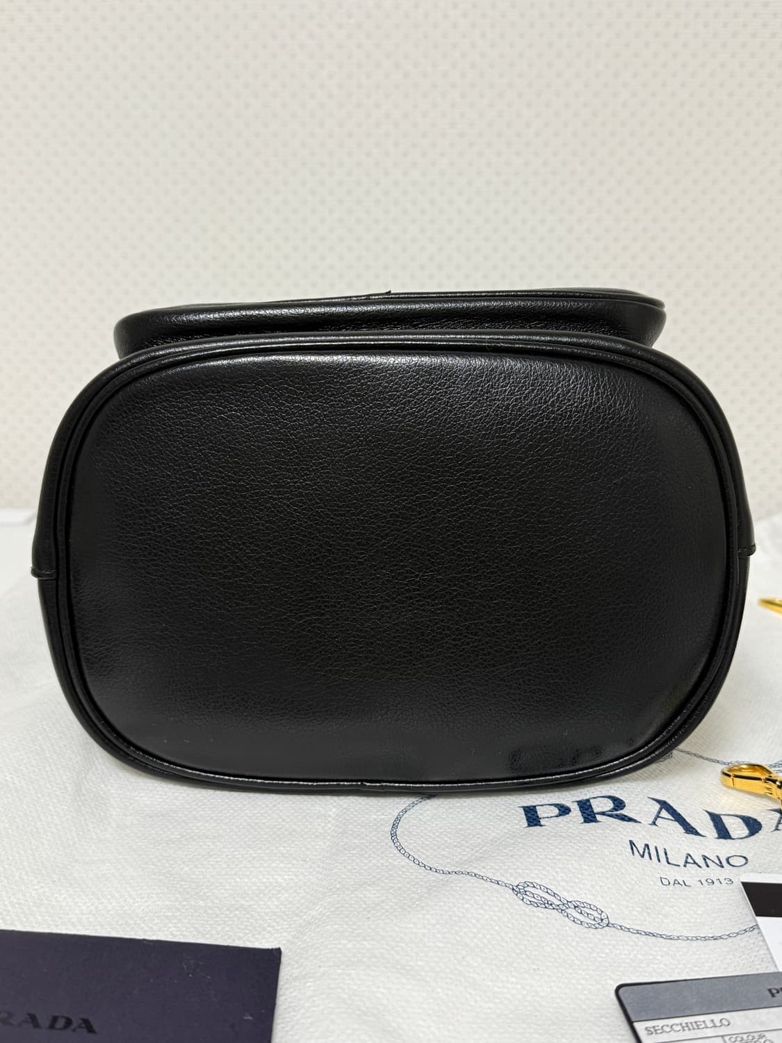 프라다 가죽 버킷 백 상품이미지5