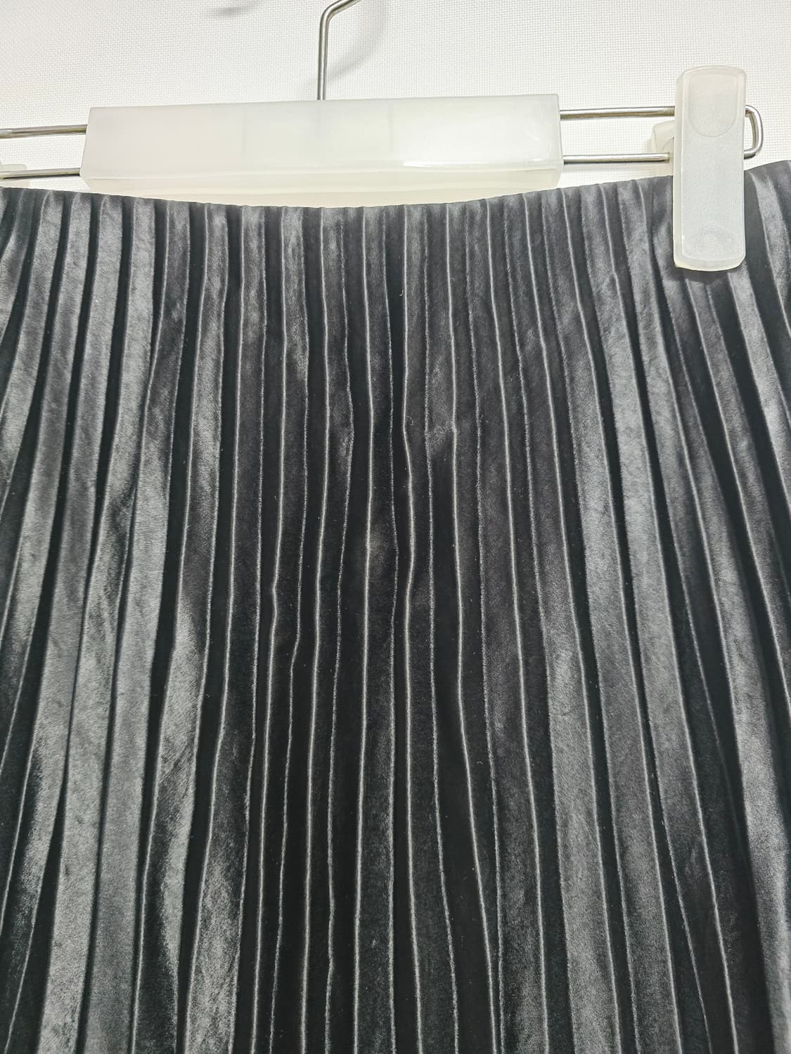 띠어리 블랙 플리츠 스커트 배색 포인트 상품이미지2